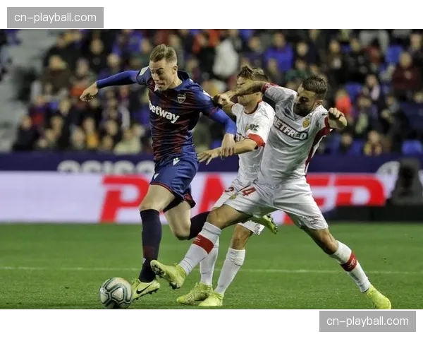 从门将到前锋：解析塞维利亚零封皇社一战中，全员参与的防守链条。