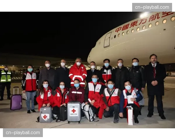 “雷恩俱乐部组织一线队访问当地儿童医院”